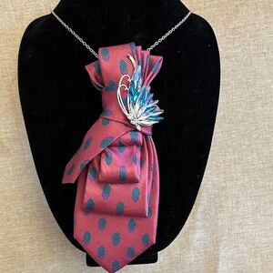 Elegant Blue and Silver Brooch Necklace